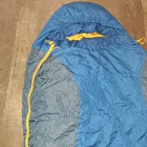 Kelty Cosmic 20 Blue Sleeping Bag. Down